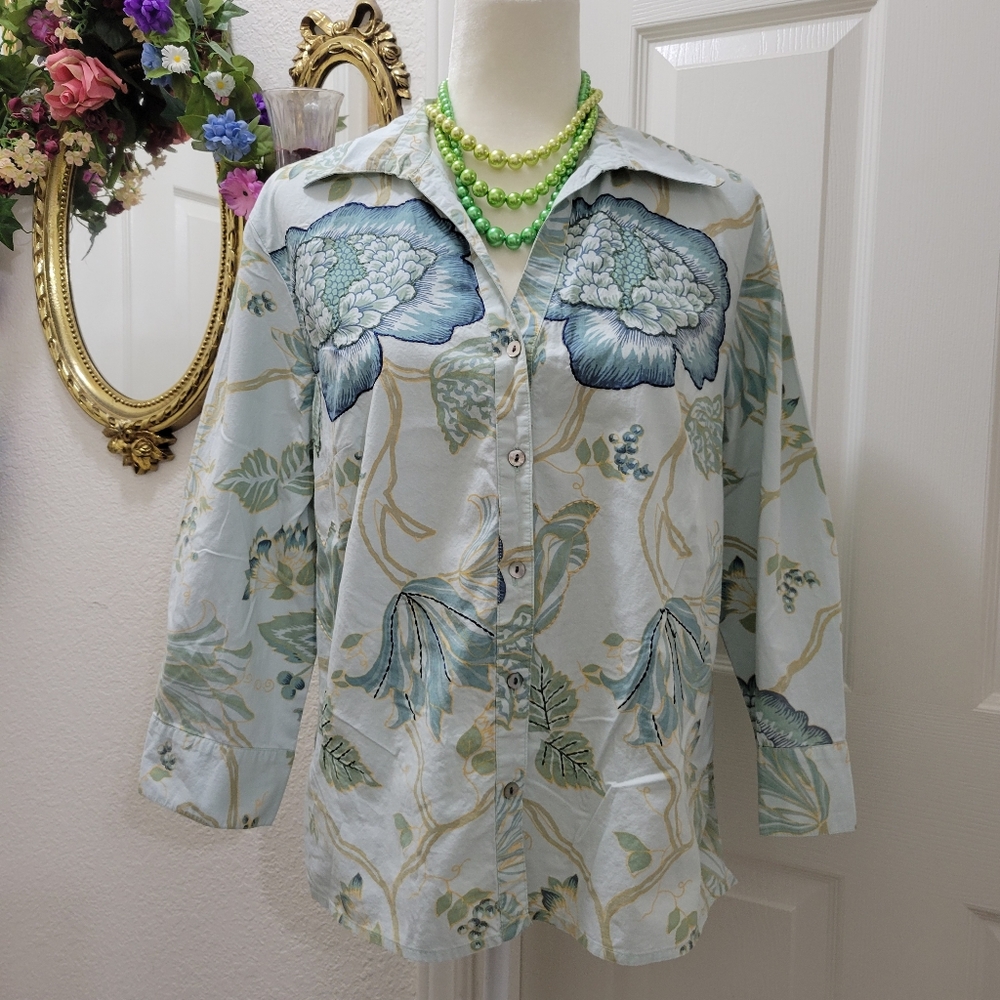 Blouse 👚 - Picture 2 of 7